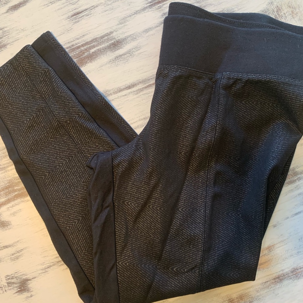 Black patterned leggings